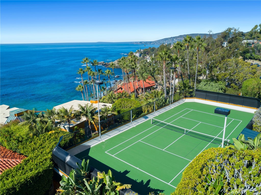Ocean-view championship tennis court at 100 Rockledge Road, Laguna Beach Ocean-view championship tennis court at 100 Rockledge Road, Laguna Beach