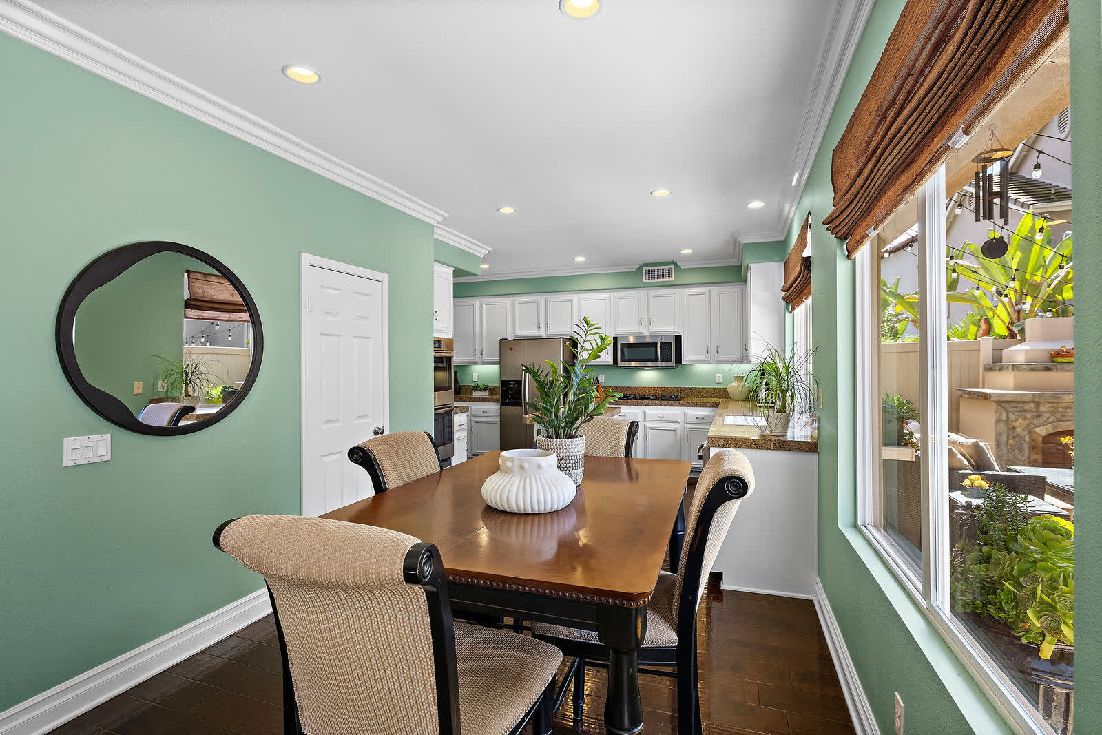 Dining area with a garden window at 5 Lyon Ridge, Aliso Viejo