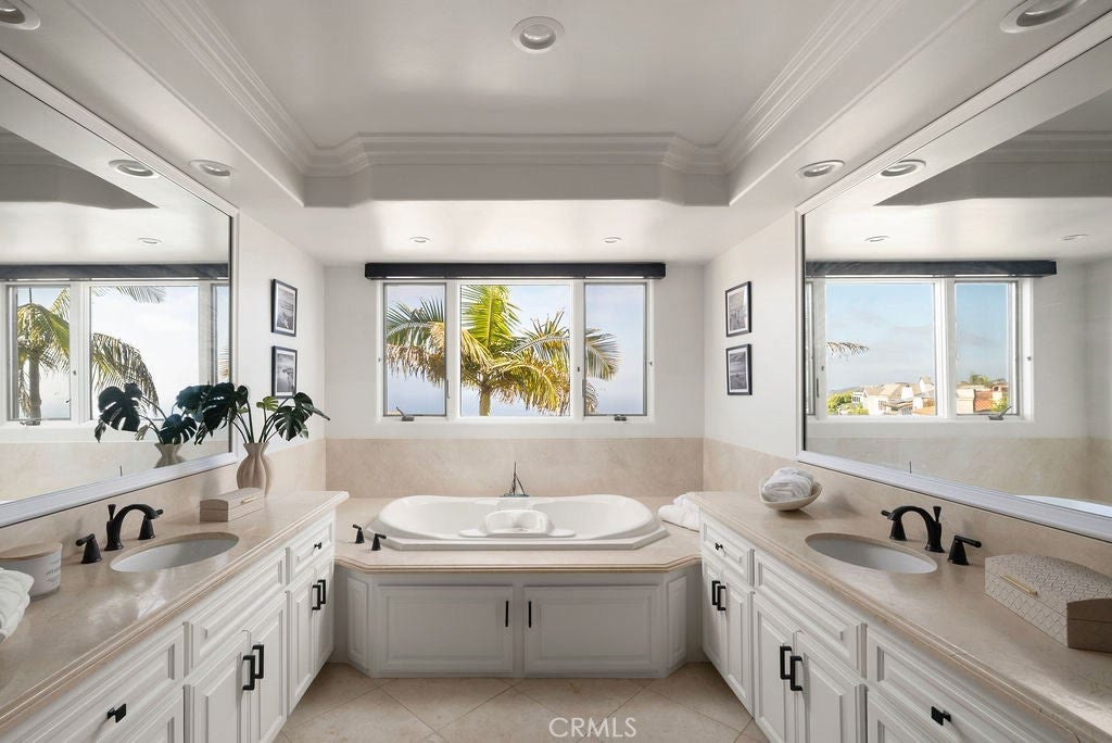 Primary bath with soaking tub and dual vanities at 740 Bolsana Drive, Laguna Beach