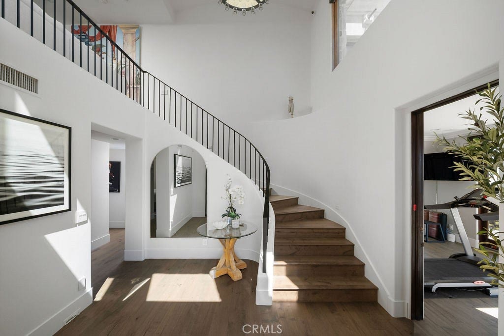 Curved staircase in the entry at 740 Bolsana Drive, Laguna Beach